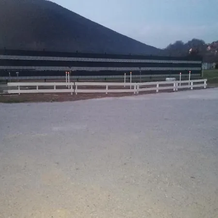 Visoko-oaza Mira 아파트