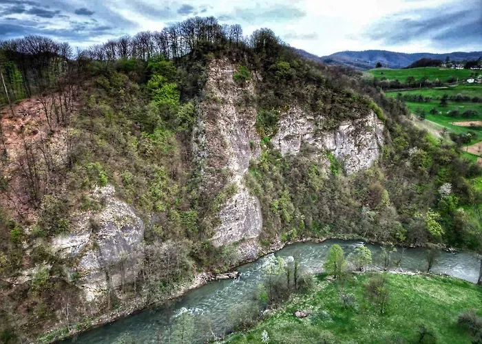 Visoko-oaza Mira 维索科